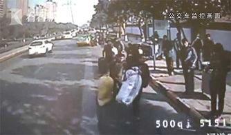 白云区网友爆料事件视频,事件视频引发热议，真相究竟如何？