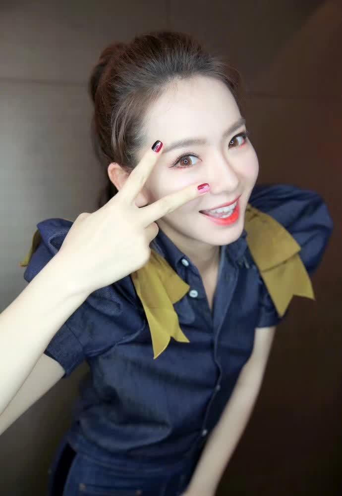 娱乐圈爆料君戚薇是谁呀,揭秘神秘网红背后的明星身份