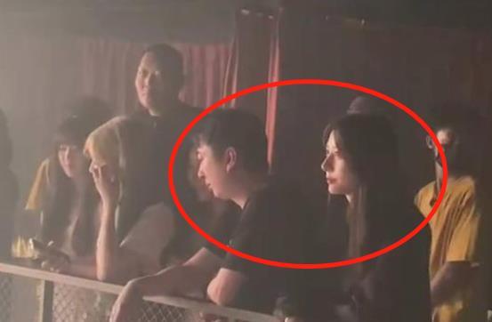 藏族网红吃瓜是谁啊视频,藏族网红“吃瓜”背后的故事